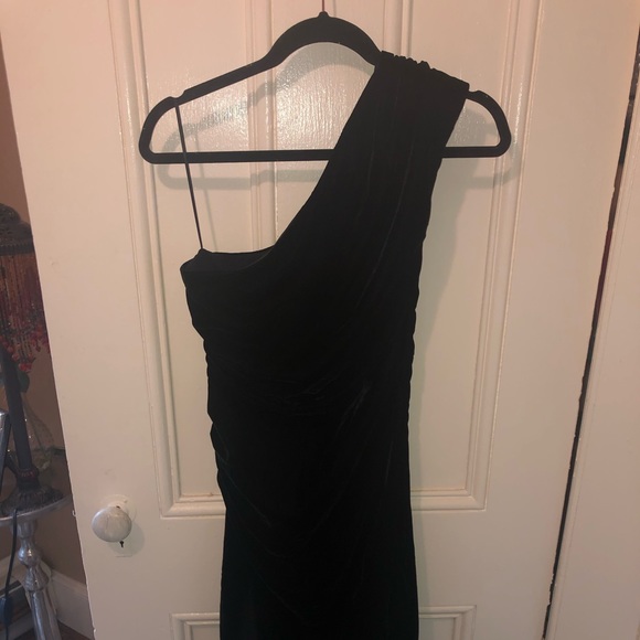 NBD Dresses & Skirts - NWT Revolve Velvet One Shoulder Slit Midi Dress